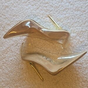 Mackin J Beige And Gold Clear Pumps